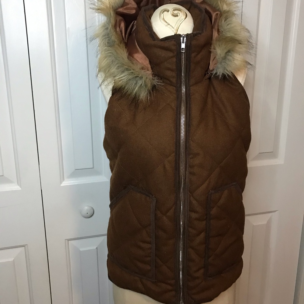 Peach love small vest with fur hood